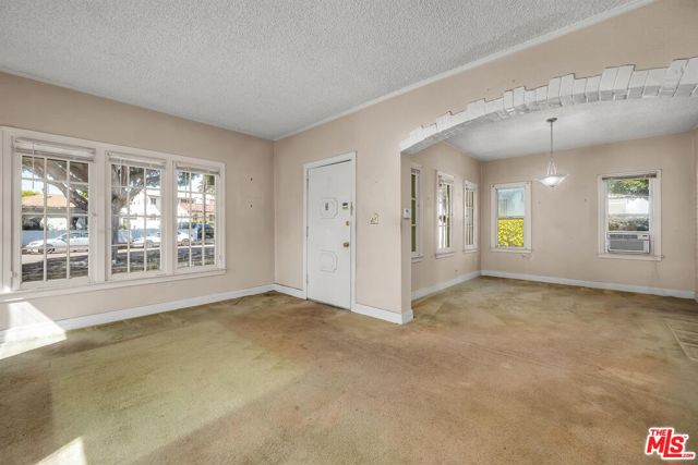 2206 Oak Street photo 5