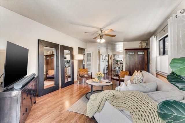522 Oak Drive, Capitola CA: https://media.crmls.org/mediaz/cc82371b-e1b4-41cf-ab41-0e8400e0e047.jpg