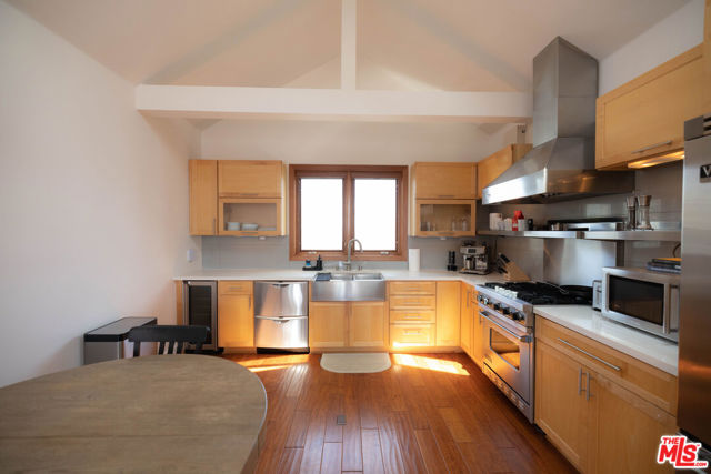 6644 Vista Del Mar, Playa del Rey CA: https://media.crmls.org/mediaz/cc82dd42-50de-478f-9633-116a431ff8c1.jpg