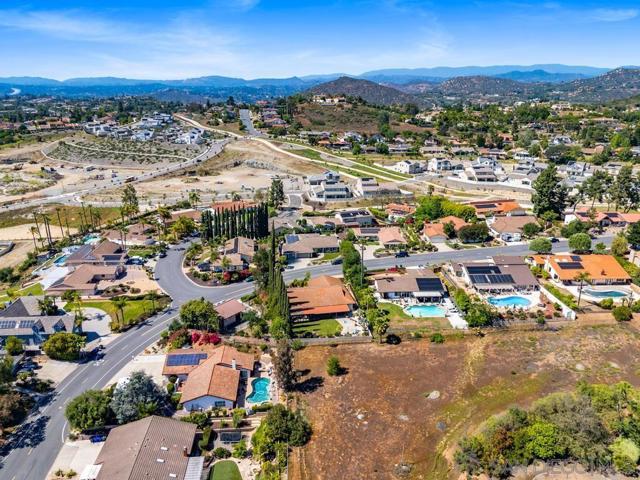 17109 Cloudcroft Dr, Poway CA: https://media.crmls.org/mediaz/cc83645f-7f6a-4351-8f7a-5183e93456b3.jpg