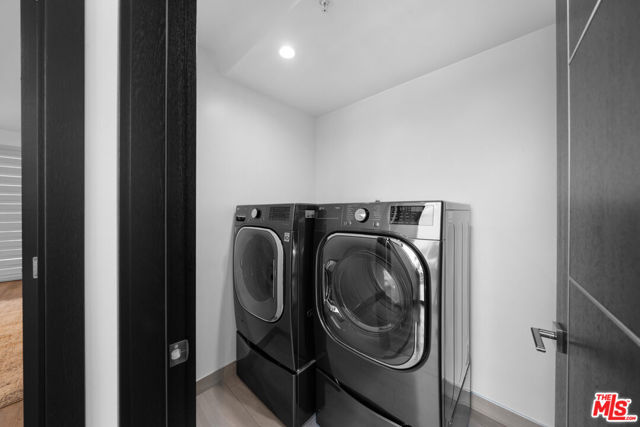 5812 Willis Avenue, Sherman Oaks CA: https://media.crmls.org/mediaz/cc8375f7-fd62-4c3f-9968-68cb14c9a274.jpg