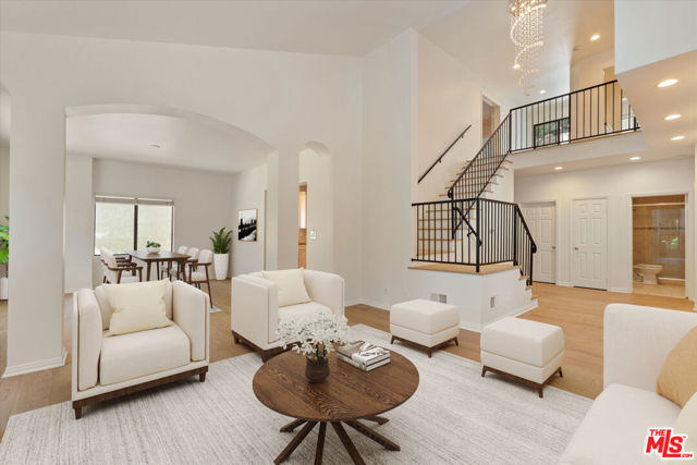 22960 Cass Avenue, Woodland Hills CA: https://media.crmls.org/mediaz/cc839fbd-6d9e-4dbf-b170-ddf68e19cb66.jpg