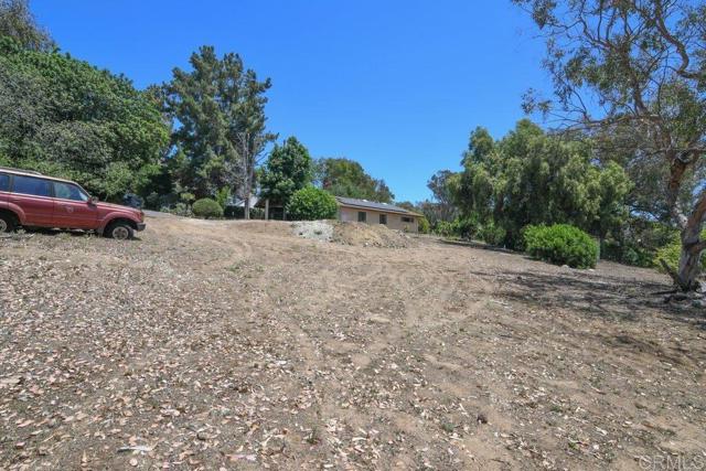 3096 Coral Tree Lane, Fallbrook CA: https://media.crmls.org/mediaz/cc850d5d-440d-4478-9006-1f8f126288bb.jpg