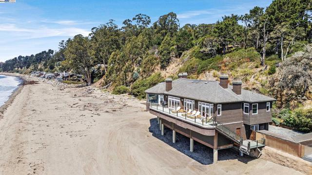 797 Las Olas Dr, Aptos CA: https://media.crmls.org/mediaz/cc85474f-47c7-4ac1-adcb-68648f938a4b.jpg