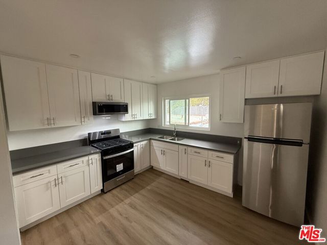 2530 Carmona Avenue, Los Angeles CA: https://media.crmls.org/mediaz/cc856aff-64a5-45eb-996b-d78ef1774914.jpg
