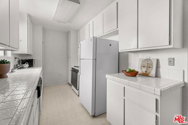 Image 6 of 15 For 5437 Corteen Place 212