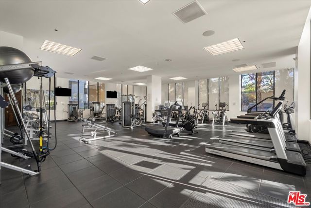 10724 Wilshire Boulevard, Los Angeles CA: https://media.crmls.org/mediaz/cc8658cd-bf16-4767-abf5-f75fa3ba4678.jpg