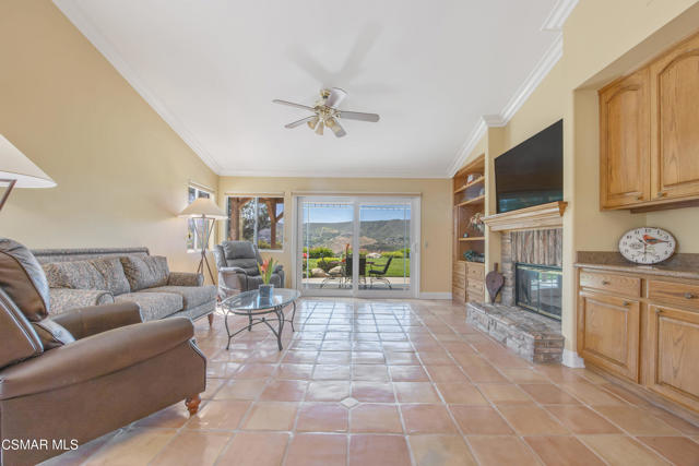 12490 Ridge Drive, Santa Rosa CA: https://media.crmls.org/mediaz/cc867d24-49c6-4955-9958-2fe719a2775d.jpg