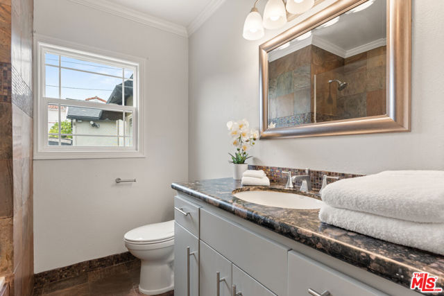 419 S Almont Drive, Beverly Hills CA: https://media.crmls.org/mediaz/cc86ca52-50ca-4459-9a2f-0854097bda48.jpg