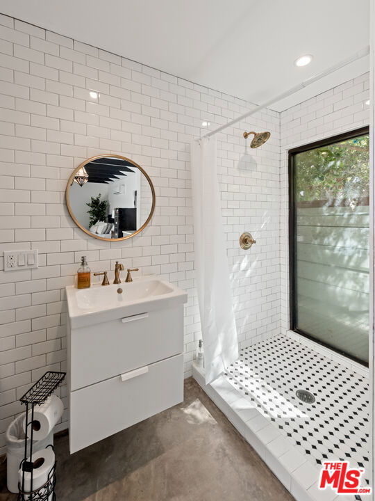 1724 N Sierra Bonita Avenue, Los Angeles CA: https://media.crmls.org/mediaz/cc86d9b8-1b32-47b8-aa8d-cd713838748f.jpg