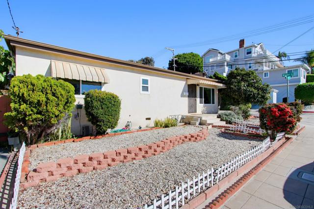 1654 LINWOOD ST, San Diego CA: https://media.crmls.org/mediaz/cc86db51-134e-4d91-9b41-57ef9bdd7728.jpg