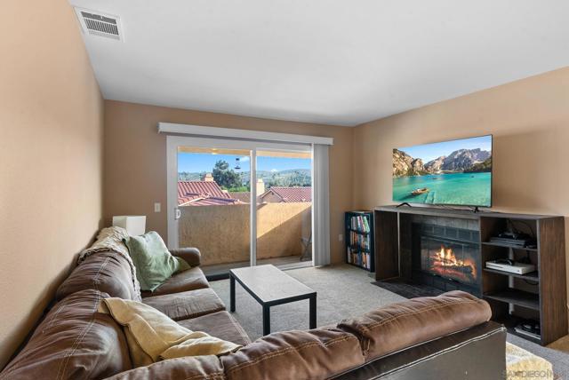 31909 Del Cielo Este, Bonsall CA: https://media.crmls.org/mediaz/cc86fb10-4beb-4db0-a80d-8aade43573b3.jpg