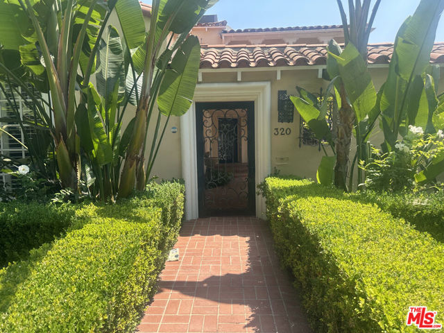 320 S Mccarty Drive, Beverly Hills CA: https://media.crmls.org/mediaz/cc874e74-6f40-4fa7-842e-2261e60f9a62.jpg