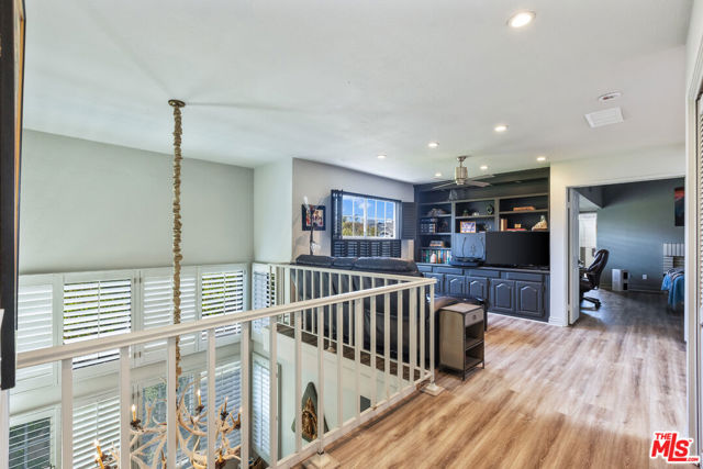 13082 Mindanao Way, Marina del Rey CA: https://media.crmls.org/mediaz/cc87dc4e-a738-458f-91cf-f86a2d6feb75.jpg