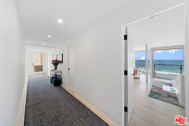 24928 Malibu Road, Malibu CA: https://media.crmls.org/mediaz/cc87dce3-689c-4fbf-90c0-046625aae1eb.jpg