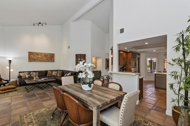 013_Dining Area