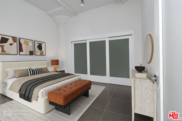 939 S Broadway, Los Angeles CA: https://media.crmls.org/mediaz/cc894e57-68a5-4417-a677-58f848aa47c3.jpg