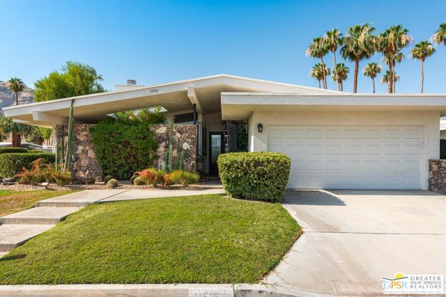 1595 E Canyon Estates Drive, Palm Springs CA: https://media.crmls.org/mediaz/cc8993c0-d823-4baa-a73e-0445343841b9.jpg