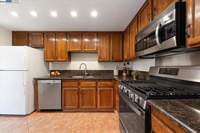14630 Outrigger Dr., San Leandro CA: https://media.crmls.org/mediaz/cc89e235-bcc6-436b-83bf-b24678c42f46.jpg