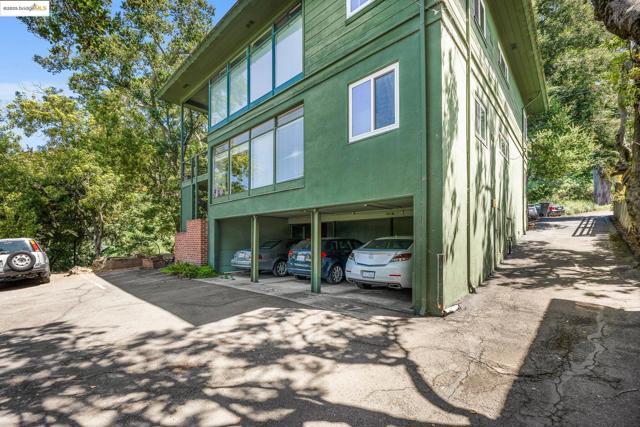1730 Highland Pl, Berkeley CA: https://media.crmls.org/mediaz/cc8a08ce-2624-462b-98b9-2c6c1b7a0617.jpg