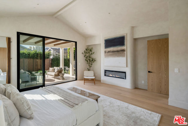 4029 East Boulevard, Los Angeles CA: https://media.crmls.org/mediaz/cc8a648e-f9e6-4557-895d-947582a1d903.jpg