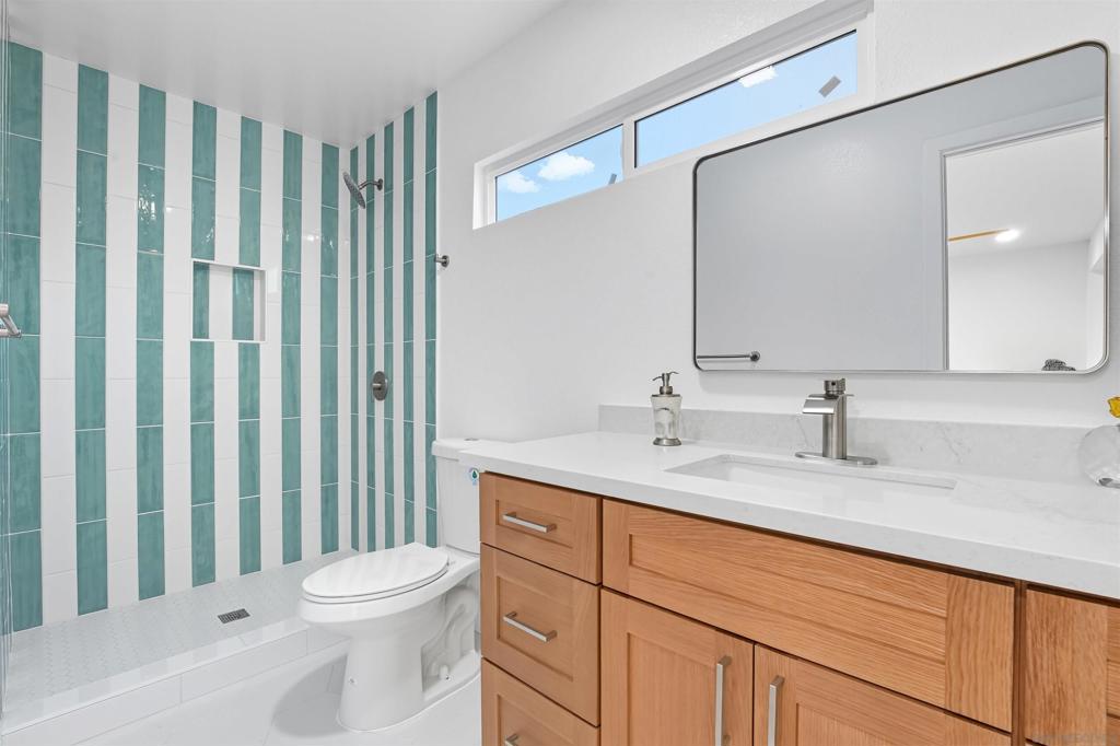 MLS #250043432SD image #11