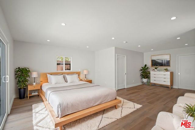 1563 E Elizabeth Street, Pasadena CA: https://media.crmls.org/mediaz/cc8b0ff4-3780-4107-abcd-5e5c0b891ab9.jpg