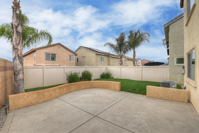 1431 Allium Court, Beaumont CA: https://media.crmls.org/mediaz/cc8b11cd-47d1-4de8-87e3-ddbe80de0307.jpg