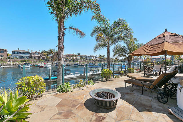 1464 Twin Tides Place, Oxnard CA: https://media.crmls.org/mediaz/cc8cbca4-960d-414a-94e5-684097acb03d.jpg