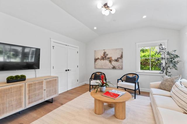 378 Felton Drive, Menlo Park CA: https://media.crmls.org/mediaz/cc8cf022-be20-4a19-8ff8-072c7d001717.jpg