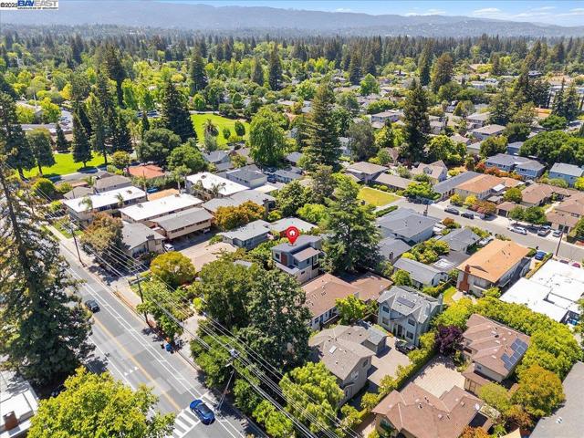 1002 Middle Ave, Menlo Park CA: https://media.crmls.org/mediaz/cc8d3e08-5810-43c6-9435-713be9333a0e.jpg