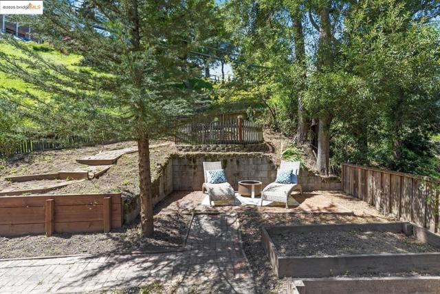 6533 Chelton DR, Oakland CA: https://media.crmls.org/mediaz/cc8d64d1-d718-4ff0-b237-f38863cd43d4.jpg
