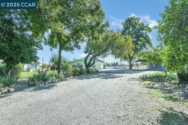 2280 Concord Ave, Brentwood CA: https://media.crmls.org/mediaz/cc8d7692-222e-4563-af43-a5464cfd2e9f.jpg