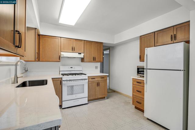 940 East St, Lafayette CA: https://media.crmls.org/mediaz/cc8de363-a8cf-4919-a037-25b5e7563bcd.jpg