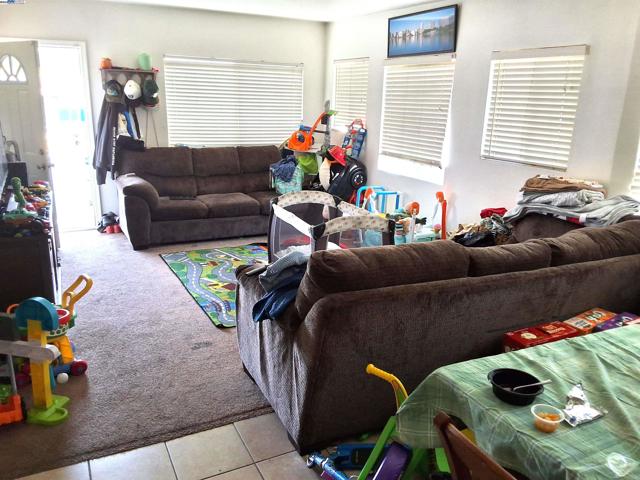 3020 E 19th st, Oakland CA: https://media.crmls.org/mediaz/cc8e3e1e-ad6c-4323-97c5-697b0914db19.jpg