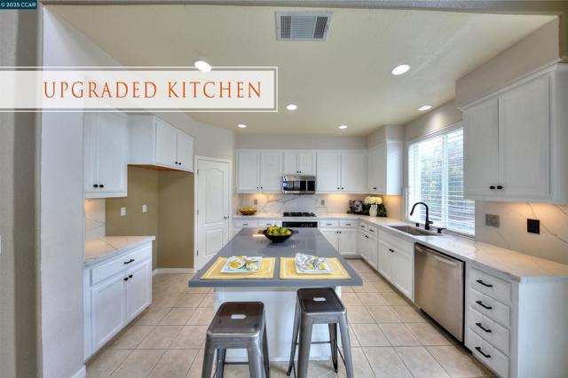 2927 Carlingford Ln, Vallejo CA: https://media.crmls.org/mediaz/cc8ec792-0e54-4edd-a75d-4736fca63257.jpg