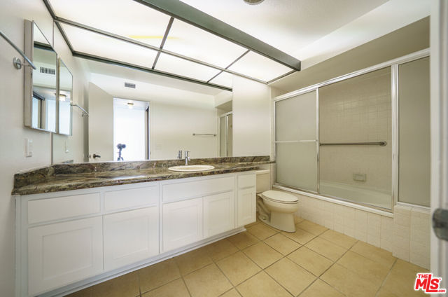 750 S Spaulding Avenue, Los Angeles CA: https://media.crmls.org/mediaz/cc8ef098-6dde-483d-a636-4ffb3c0bad8d.jpg