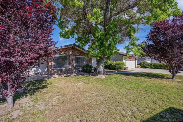26463 Hamre Pl, Hemet CA: https://media.crmls.org/mediaz/cc8f1af2-6aa7-41c1-8529-9f053c97e042.jpg