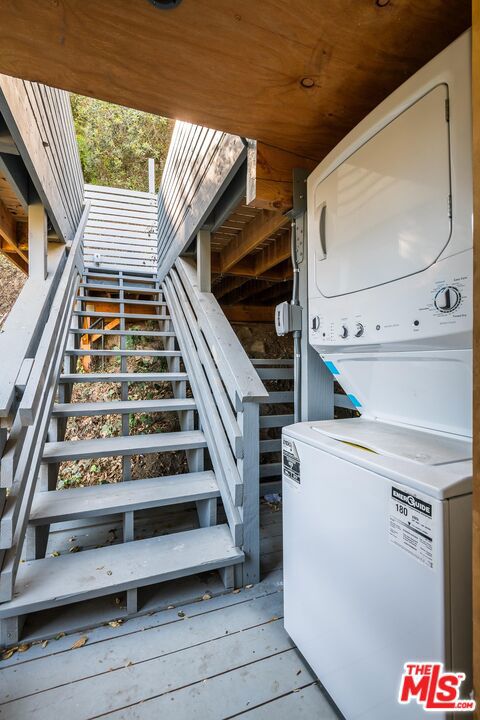 9622 Highland Gorge Drive, Beverly Hills CA: https://media.crmls.org/mediaz/cc8f6598-4765-4932-9b70-2a722dbda8a4.jpg