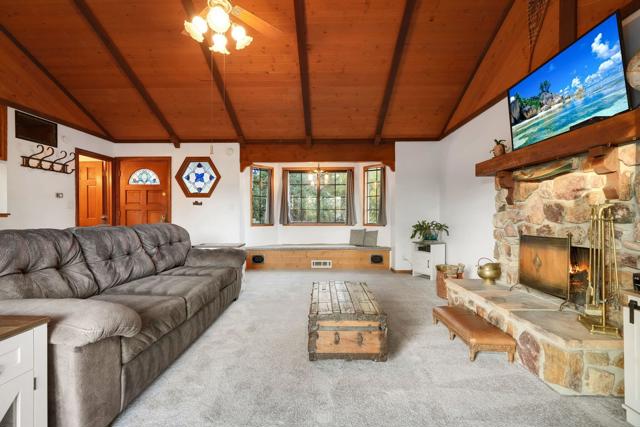 574 Lucerne Drive Drive, Big Bear CA: https://media.crmls.org/mediaz/cc90d958-0a58-4e27-8d61-6a7febe1a0bd.jpg
