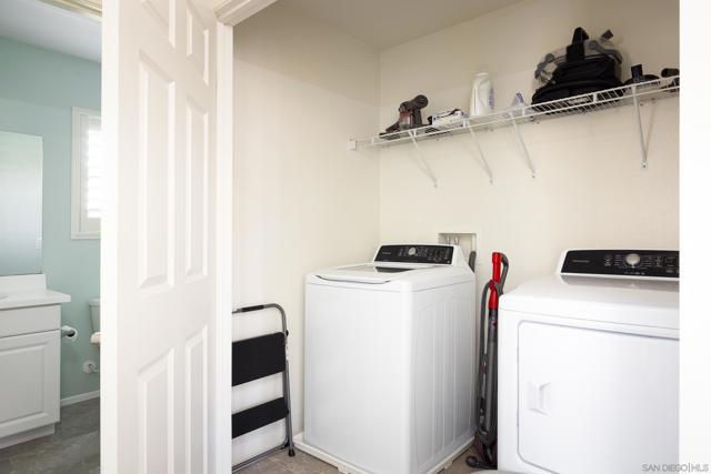 211 Spotted Saddle Way, Fallbrook CA: https://media.crmls.org/mediaz/cc91800d-c901-452e-b365-fb06f5f9fb15.jpg