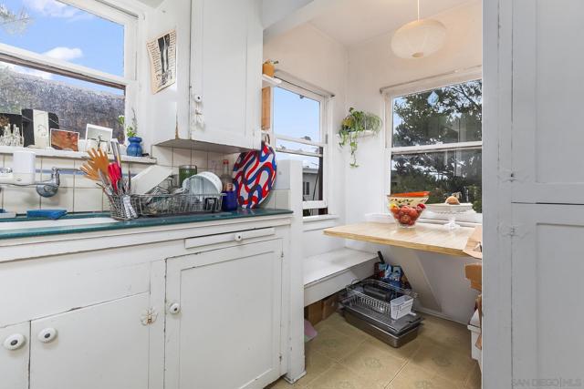 4438 44 Campus, San Diego CA: https://media.crmls.org/mediaz/cc91b559-d205-4616-b22e-1f7e8c70bb0d.jpg