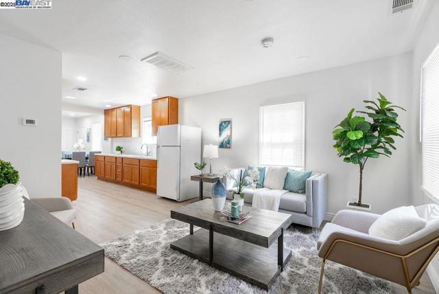4733 E Washington St, Stockton CA: https://media.crmls.org/mediaz/cc91d166-8a6c-431b-96db-e0eed32b5527.jpg