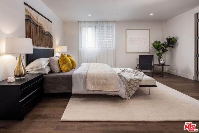 411 S Hamel Road, Los Angeles CA: https://media.crmls.org/mediaz/cc91d1cf-cf40-4660-a802-ed3e9a6b0423.jpg