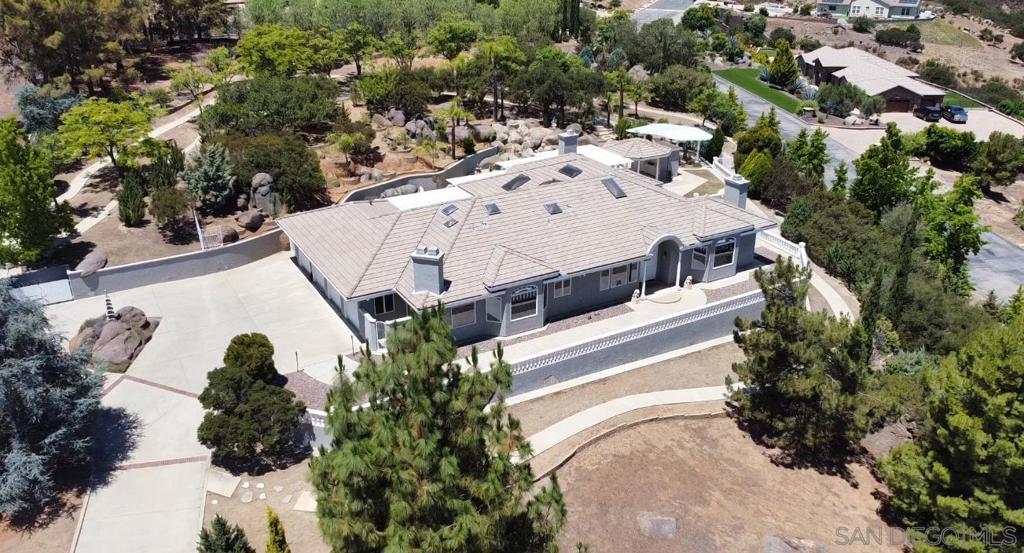 MLS #250034393SD img 1