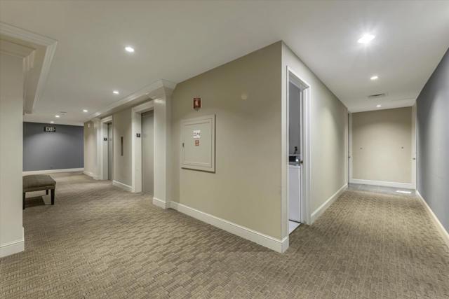 565 Bellevue Avenue, Oakland CA: https://media.crmls.org/mediaz/cc926f15-b059-4973-8ba3-d8ded97052ba.jpg