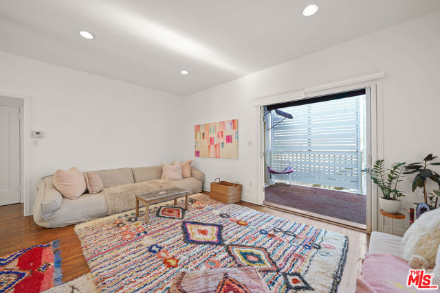 236 S 5th Avenue, Venice CA: https://media.crmls.org/mediaz/cc929945-3624-4d84-87ea-796bd3e61068.jpg