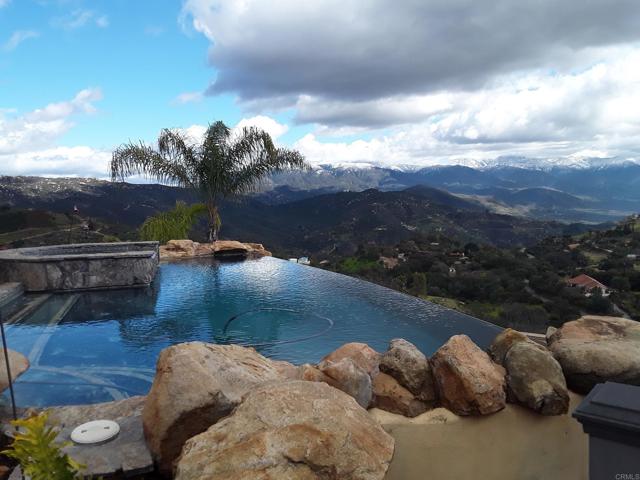 Detail Gallery Image 1 of 71 For 944 Rainbow Crest Rd, Fallbrook,  CA 92028 - 3 Beds | 2 Baths