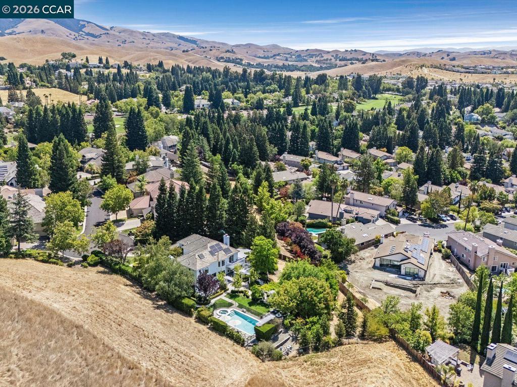 https://media.crmls.org/mediaz/cc933ac5-e5f9-42f6-a466-3050888034a7.jpg?preset=X-Large