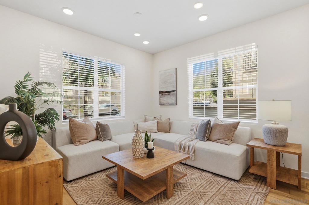 827 Blackstone - photo 9